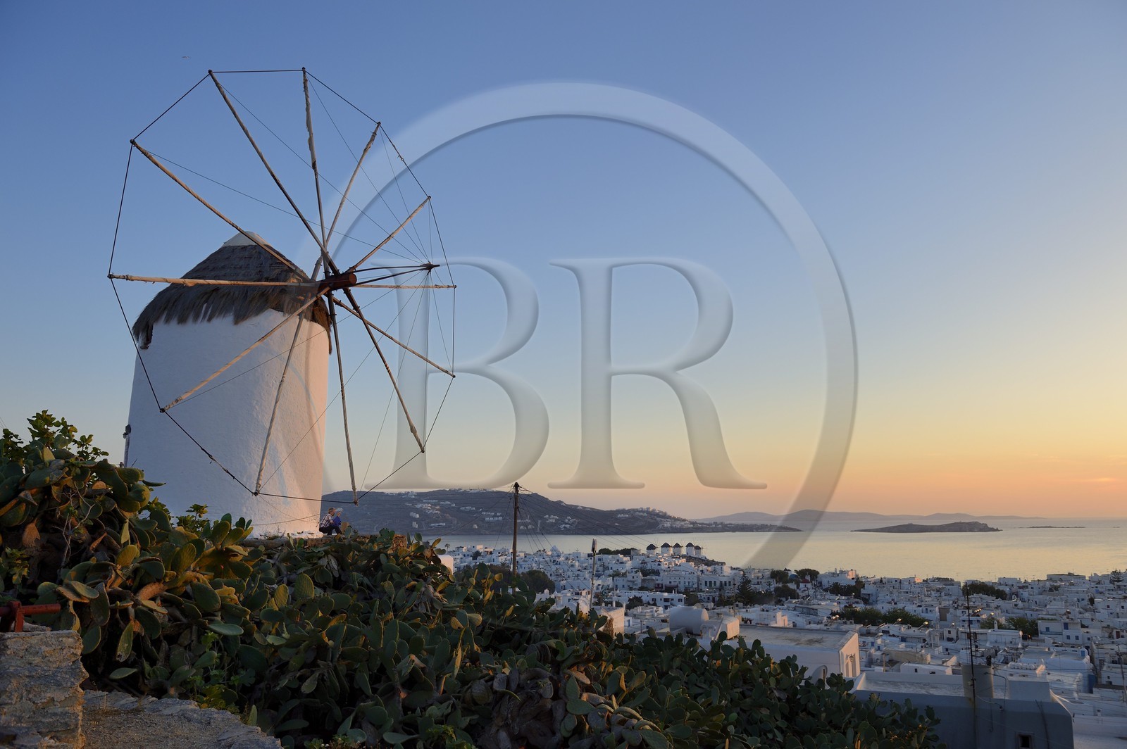 Greece, Cyclades islands, Mykonos island, Chora (Mykonos town), windmill overlooking the old town and the five mills (Kato Milli) in the background