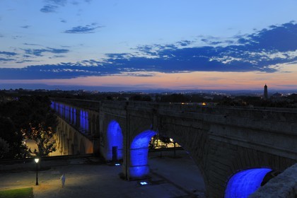 France, Hérault (34), Montpellier, l'Aqueduc Saint Clément , éclairages du plasticien Yann Kersalé