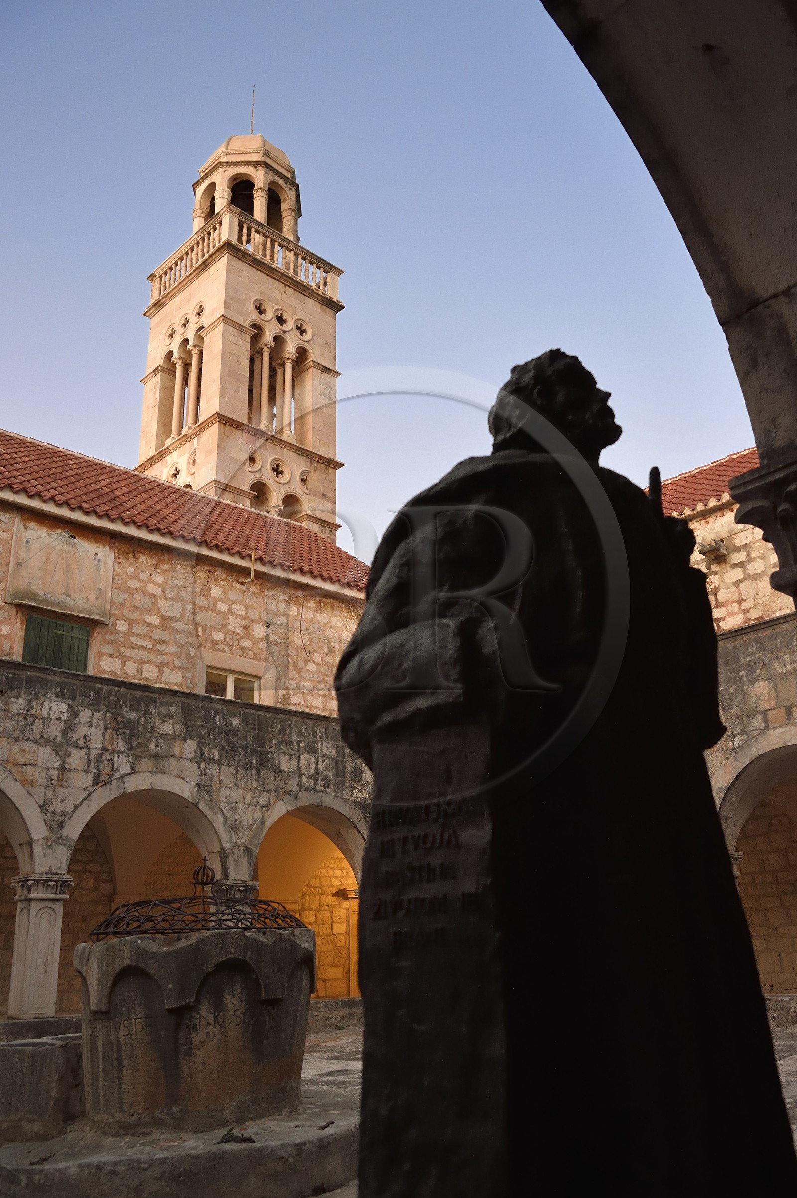 Croatie, Dalmatie, cote dalmate, Ile de Hvar, la ville de Hvar, le Monastère franciscain du XVe siècle, statue représentant Moïse par le sculpteur et moine Joakim Jaki Gregov