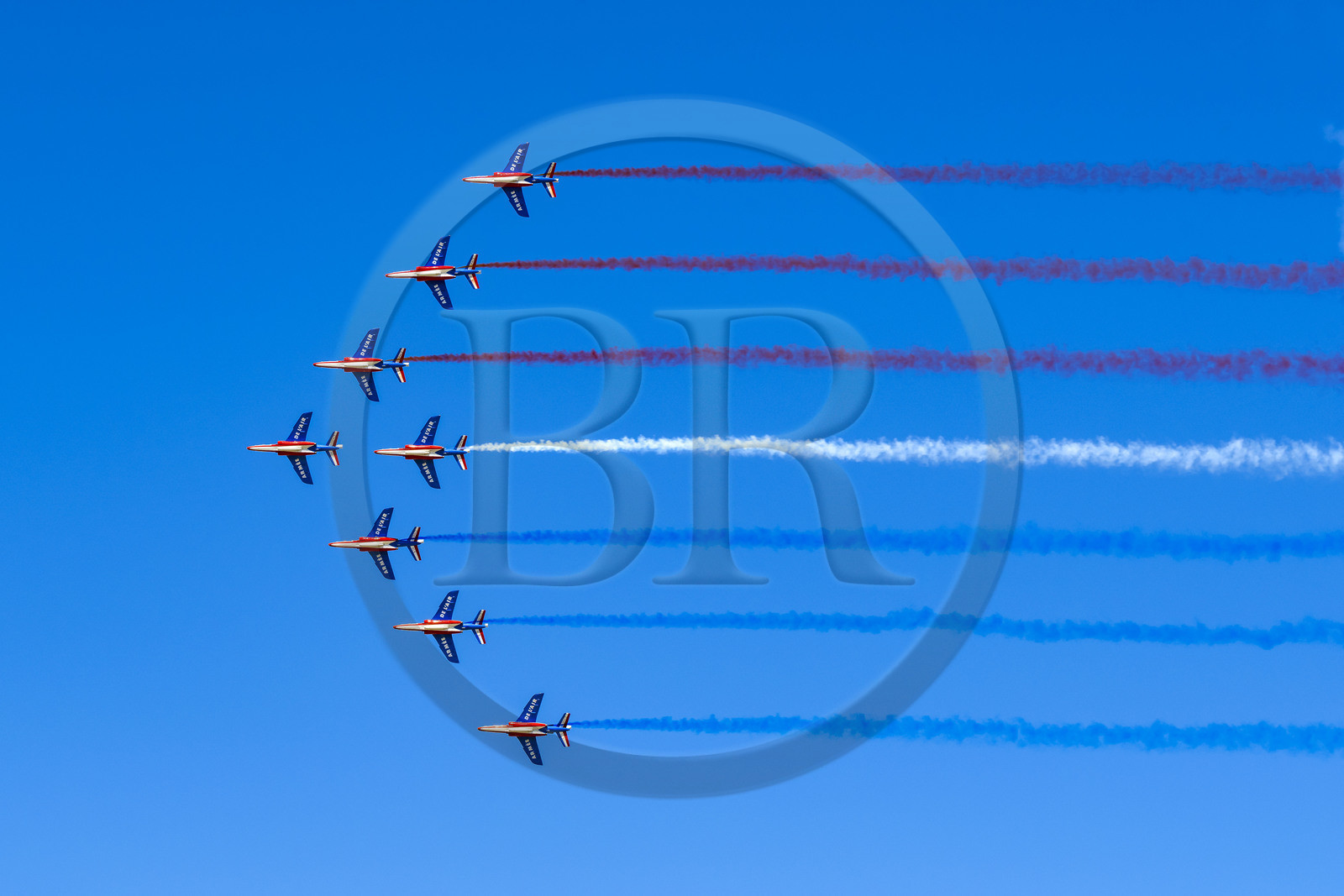 France, Bouches-du-Rhône (13), Salon-de-Provence, base aerienne 701, base de la Patrouille de France (PAF pour Patrouille acrobatique de France) de l'Armée de l'air et de l'espace française, les avions Alphajet volent en formation Grande flèche