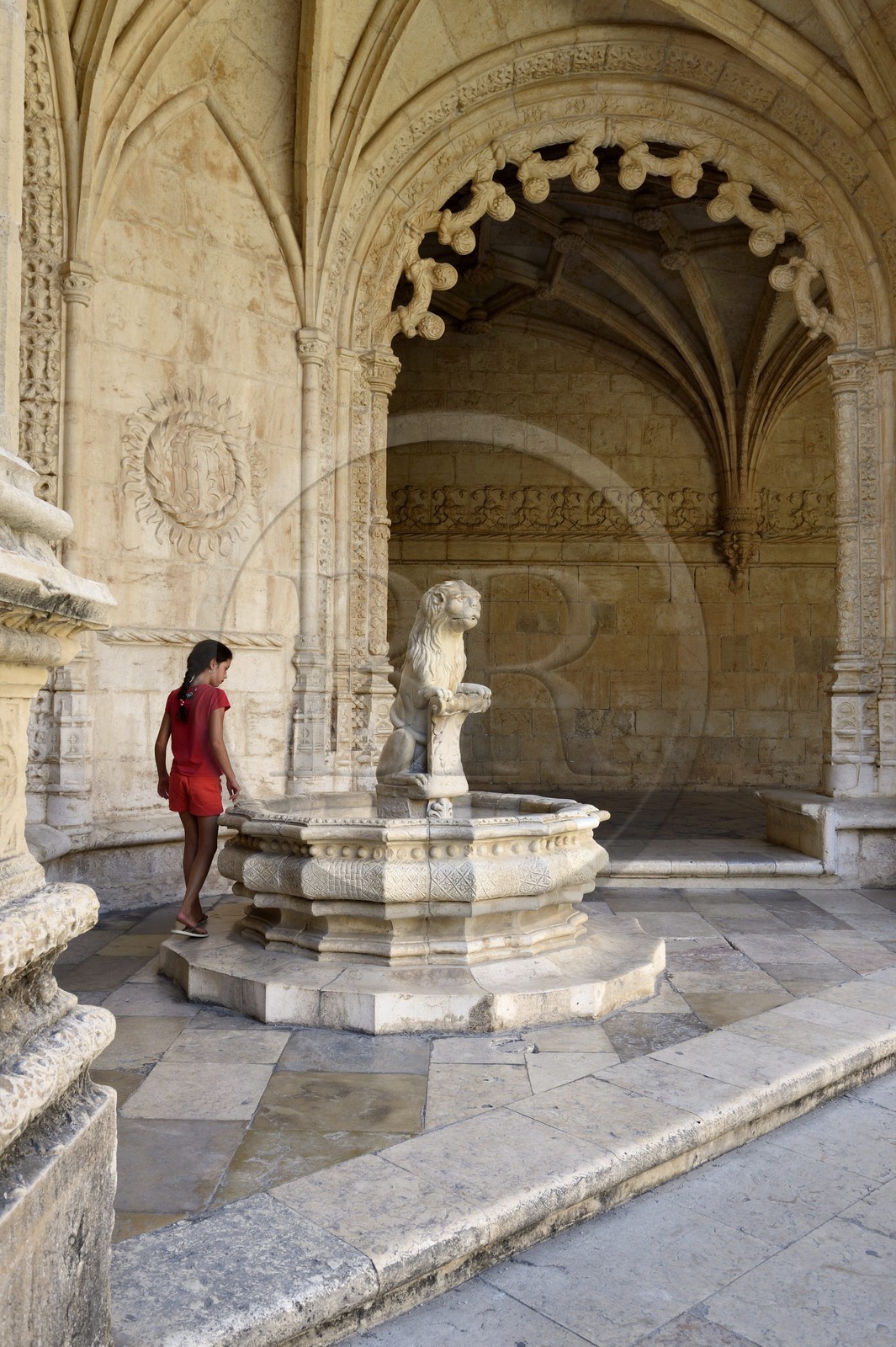Portugal, Lisbon, Belem, Hieronymites Monastery (Mosteiro dos Jeronimos), listed as World Heritage by UNESCO, the lion fountain in the cloister
