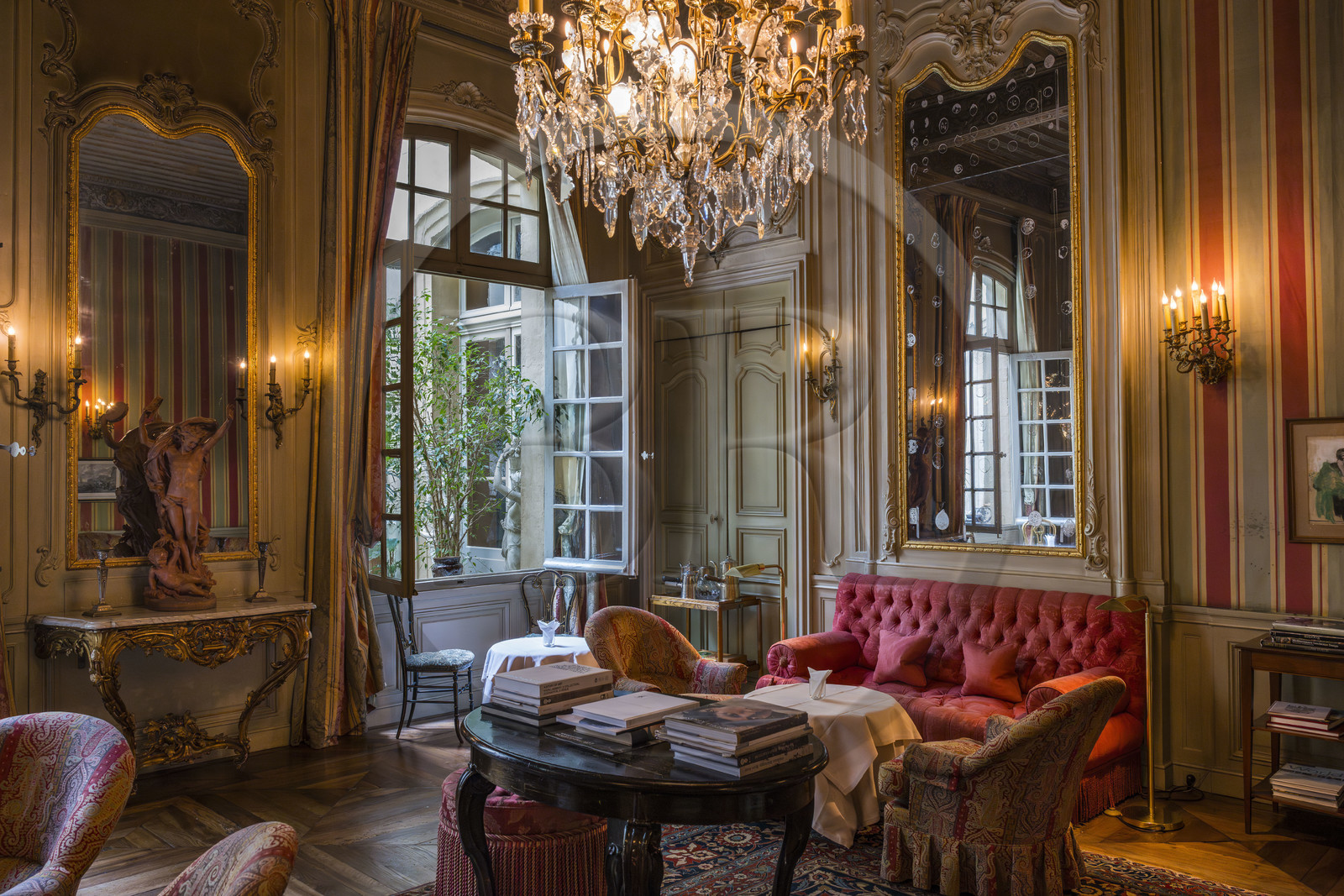 France, Vaucluse (84), Avignon, hotel La Mirande, un des salons