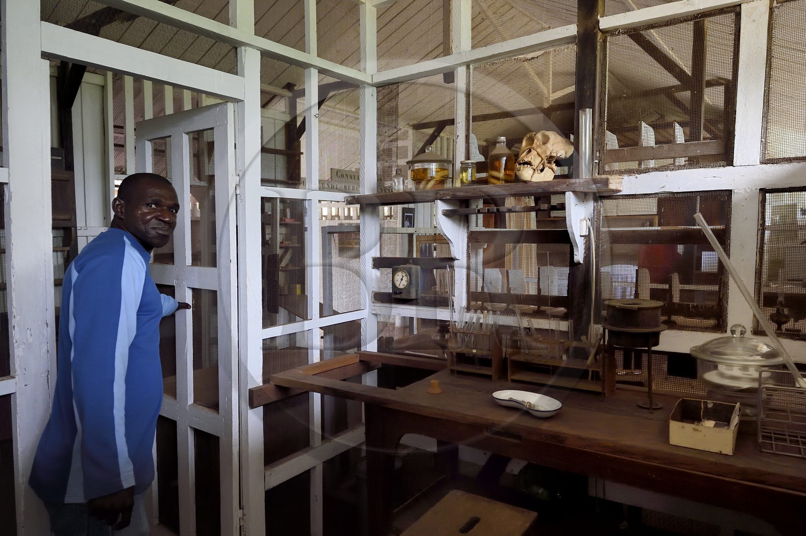 Gabon, Province du Moyen-Ogooué, Lambaréné, l'ancien Hopital Albert Schweitzer devenu musée, la Grande Pharmacie (policlinique), le laboratoire de Rhena Schweitzer-Miller, fille du Docteur Schweitzer