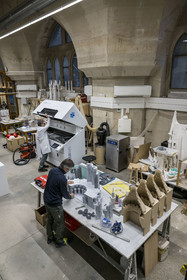 Spain, Catalonia, Barcelona, Eixample district, Sagrada Familia basilica by Catalan modernist architect Antoni Gaudi, listed as a UNESCO World Heritage Site, the model workshop, Ignasi Badia Nogués reconstructs the 3D model (with the machine in the background) of the facade of the apse facing northwest