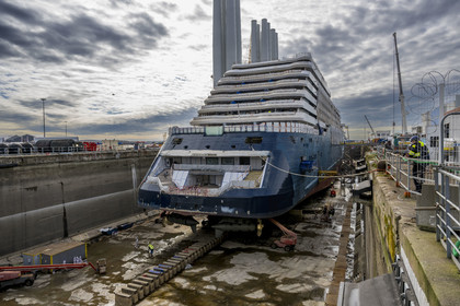 France, Loire-Atlantique (44), Saint-Nazaire, chantier du super-yacht de luxe Ritz-Carlton Luminara dans la forme Joubert
