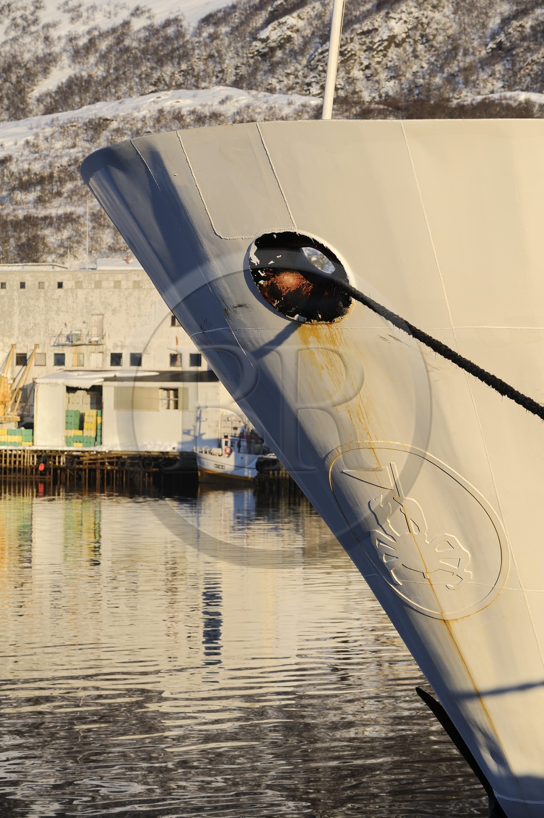 Norvège, Nordland, iles des Westeralen, port de Myre, proue de cargo