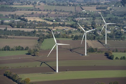France, Orne (61), éoliennes dans les champs de Moncy (vue aérienne)