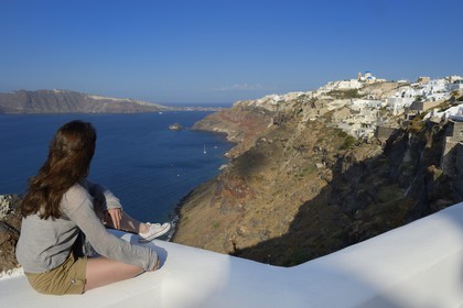 Grèce, Les Cyclades, mer Égée, île de Santorin (Thira ou Théra), le village de Oia qui surplombe la Caldera