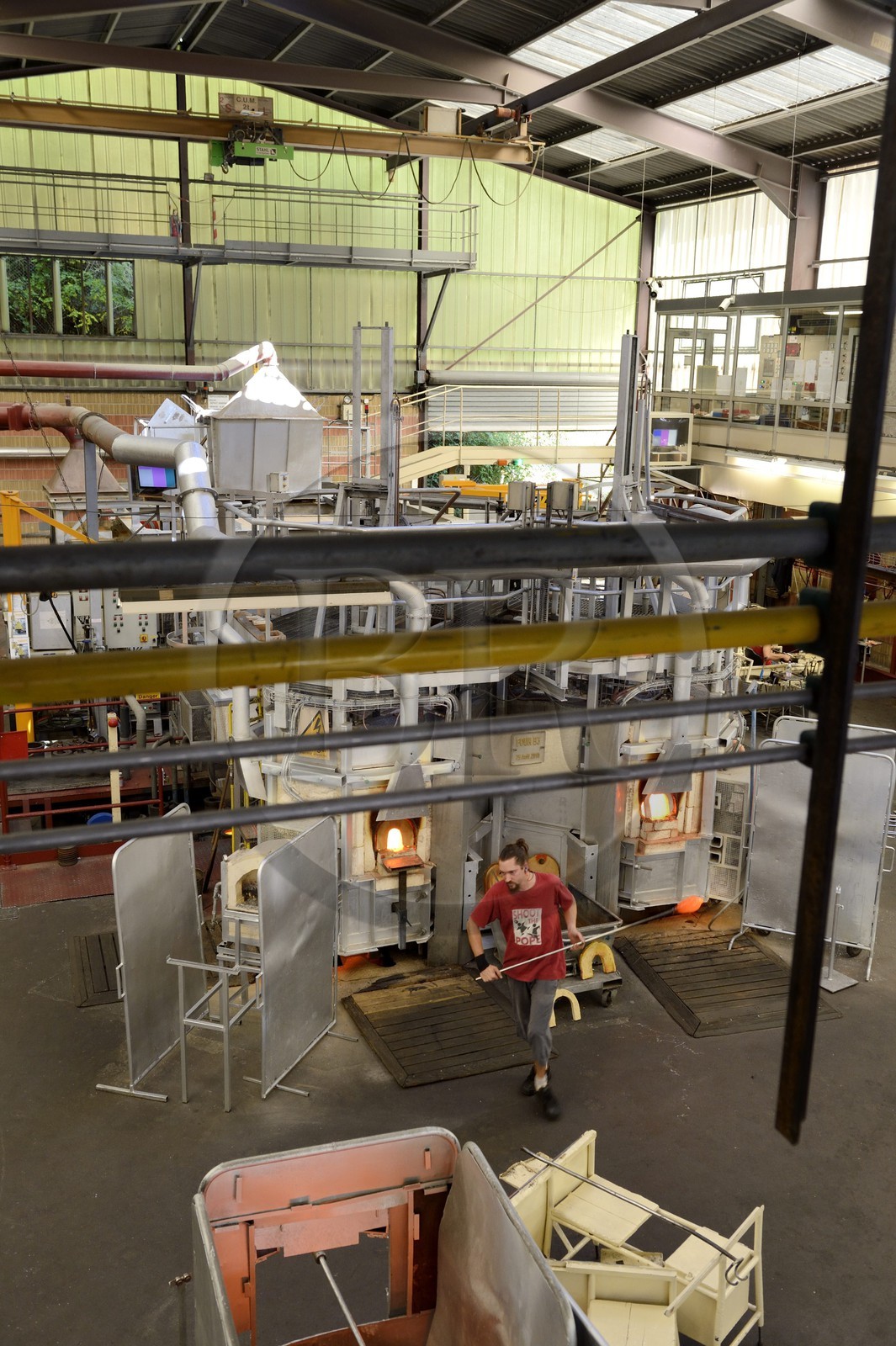 France, Moselle (57), Saint-Louis-les-Bitche, la Cristallerie Saint-Louis, four à bassin à coulée continue