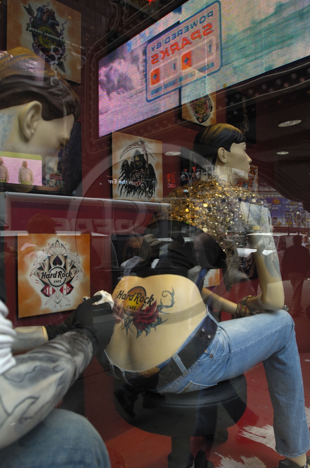 Etats-Unis, New York, Manhattan, Times Square, mannequin dans une virtrine