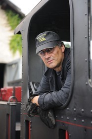 France, Moselle (57), Abreschviller, le petit train anciennement train forestier, conducteur de locomotive