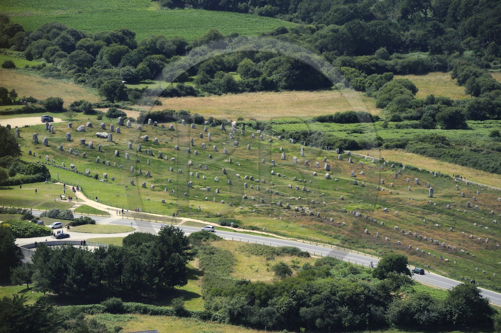 France, Morbihan (56), Carnac, alignement mégalithique du Menec (vue aérienne)