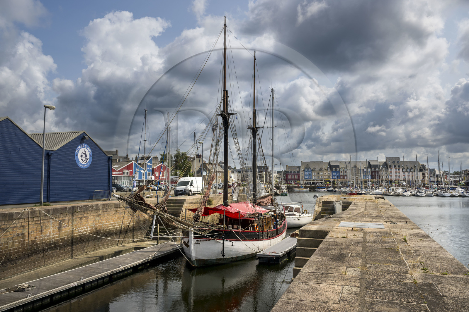 France, Côtes d'Armor (22), Paimpol, le port, bassin de radoub construit en 1903 pour les goélettes islandaises