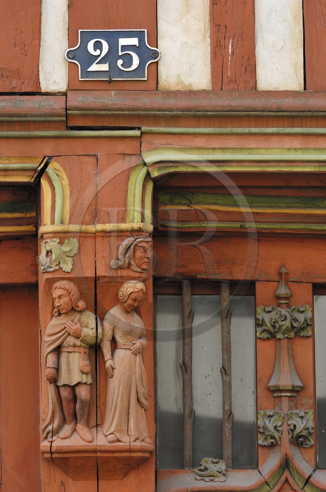 France, Indre et Loire (37), Tours, poutre décorées d'une maison à colombage rue Colbert