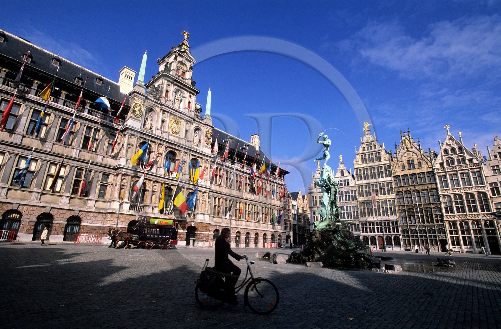 Belgium, Flanders, Antwerp (Antwerpen), the City Hall and the Bradofontein on Grote Markt (Grand Place)