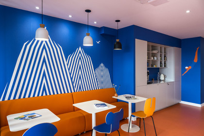 France, Charente-Maritime (17), Royan, le coloré Hotel Seakub à l’architecture des années 50