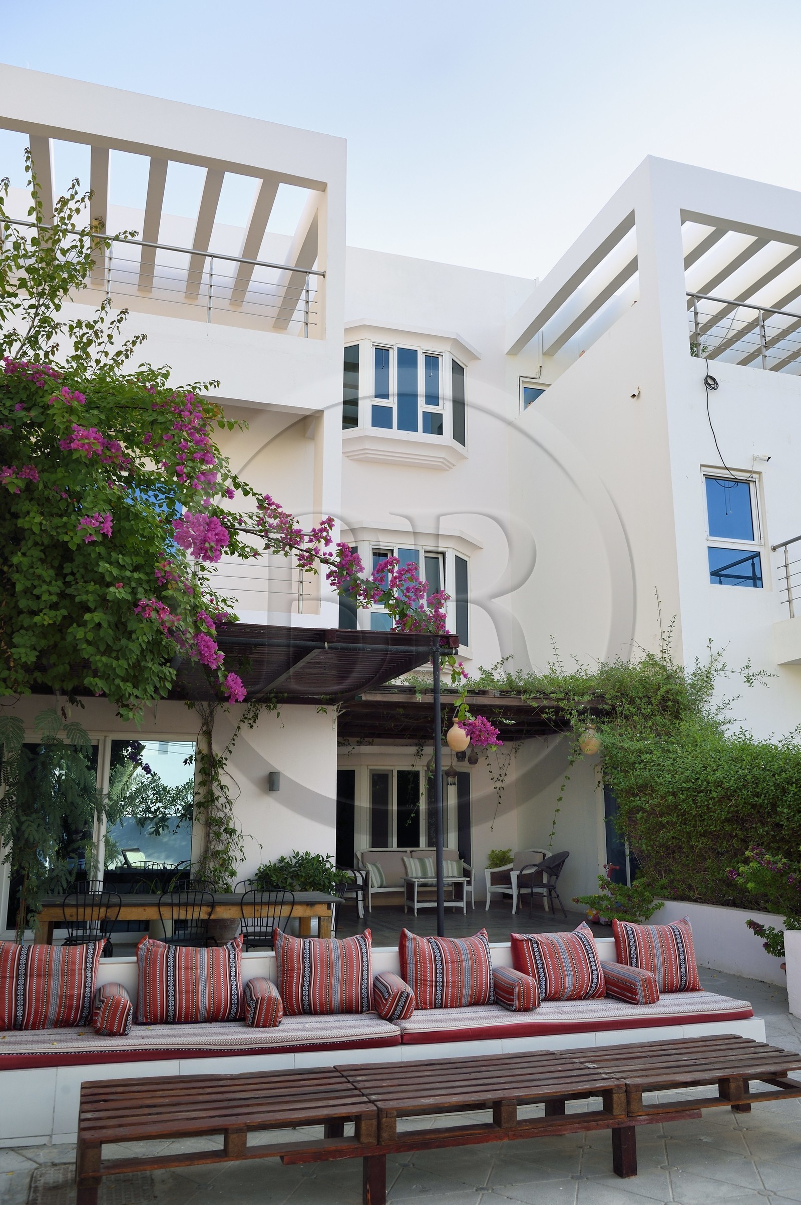 Sultanat d'Oman, Mascate, Behliz Boutique, une maison d’hôtes à l’architecture contemporaine avec piscine du quartier balnéaire de al-Azaibah