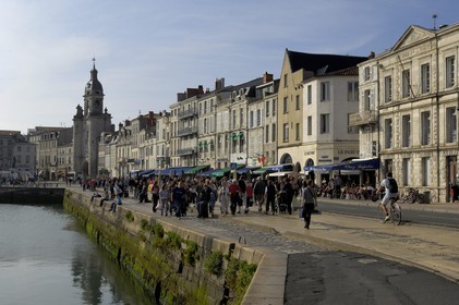 France, Charente-Maritime (17), La Rochelle, le Vieux Port, la Porte de la Grosse Horloge au bout du quai Duperré