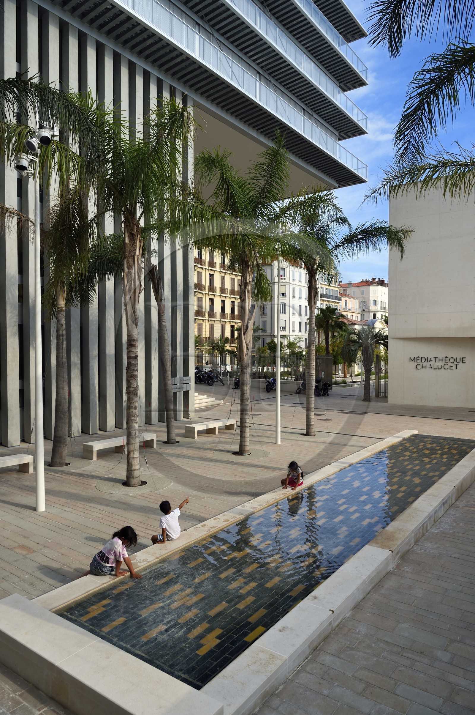 France, Var, Toulon, quartier Chalucet, the House of Creativity housing the Camondo Méditerranée School (Interior Architecture and Design) left overlooking the Chalucet media library in the Jardin Alexandre 1er
