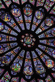 France, Paris (75), Ile de la Cité, cathédrale Notre-Dame de Paris, détail de la rosace Nord avec la Vierge au centre