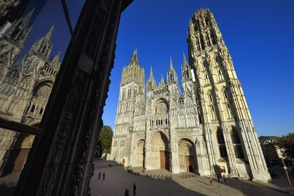 France, Seine-Maritime (76), Rouen, cathédrale Notre-Dame de Rouen vue de la fenêtre de l'ancien atelier de Claude Monet devenu maintenant l'Office de Tourisme