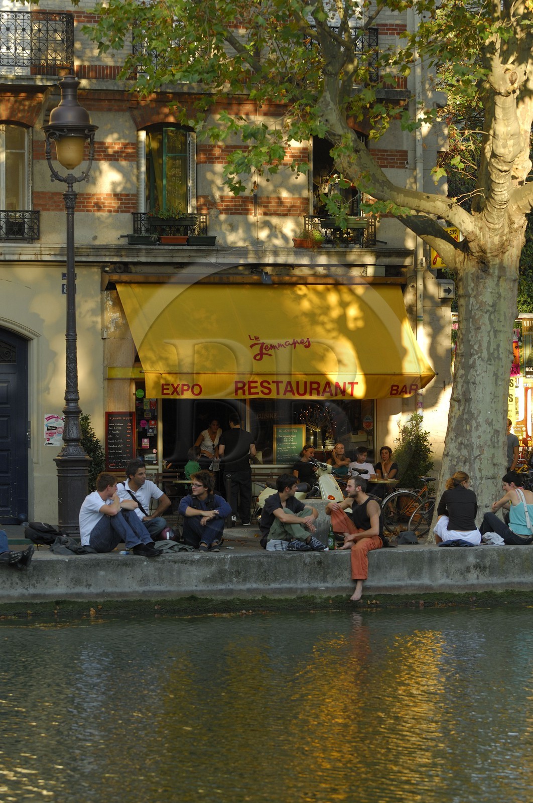 France, Paris (75), canal Saint-Martin,  bistro du quai de Jemmapes