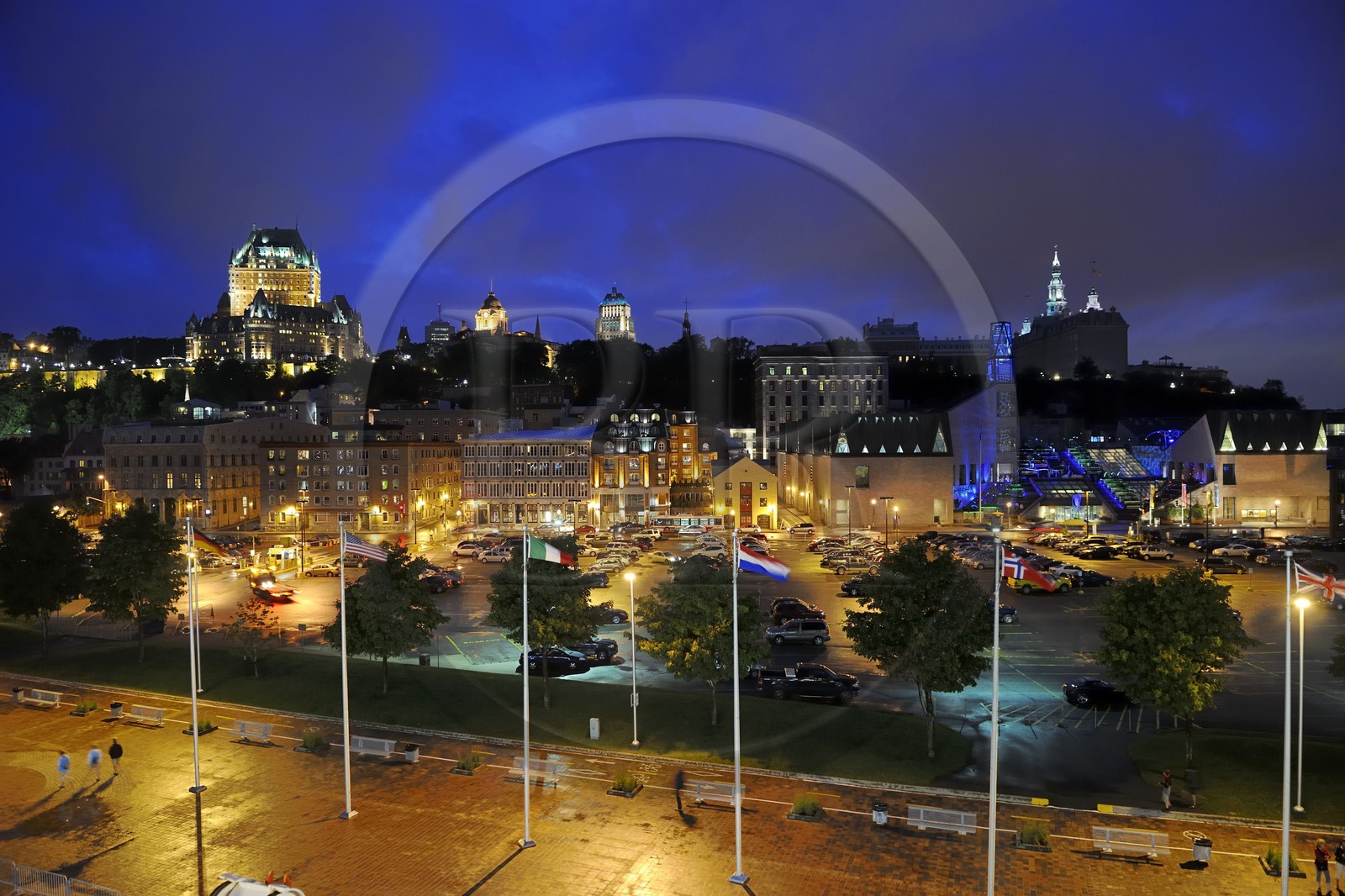 Canada, province de Québec, ville de Québec, Vieux-Québec classé Patrimoine Mondial de l' UNESCO, château Frontenac depuis le port sur le fleuve Saint-Laurent et le musée de la Civilisation dominé par le Séminaire