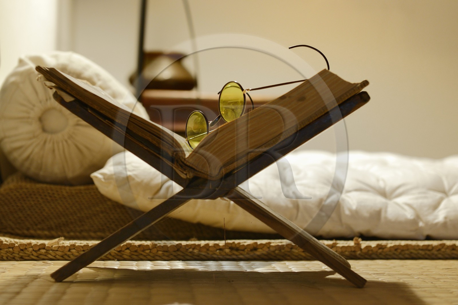 Afrique du Sud, province de Gauteng, Johannesburg, quartier résidentiel d’Orchards, Satyagraha House, hotel et musée situé dans la maison qui a hébergé Mohandas Gandhi de 1908 à 1909, construite en 1907 par son compagnon de route l’architecte allemand Hermann Kallenbach, la chambre de Gandhi et ses lunettes