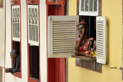 Brésil, Etat du Minas Gerais, ville de Ouro Preto, centre historique classé Patrimoine Mondial de l 'UNESCO, statuettes souvenirs (Route de l'or, Estrada Real)