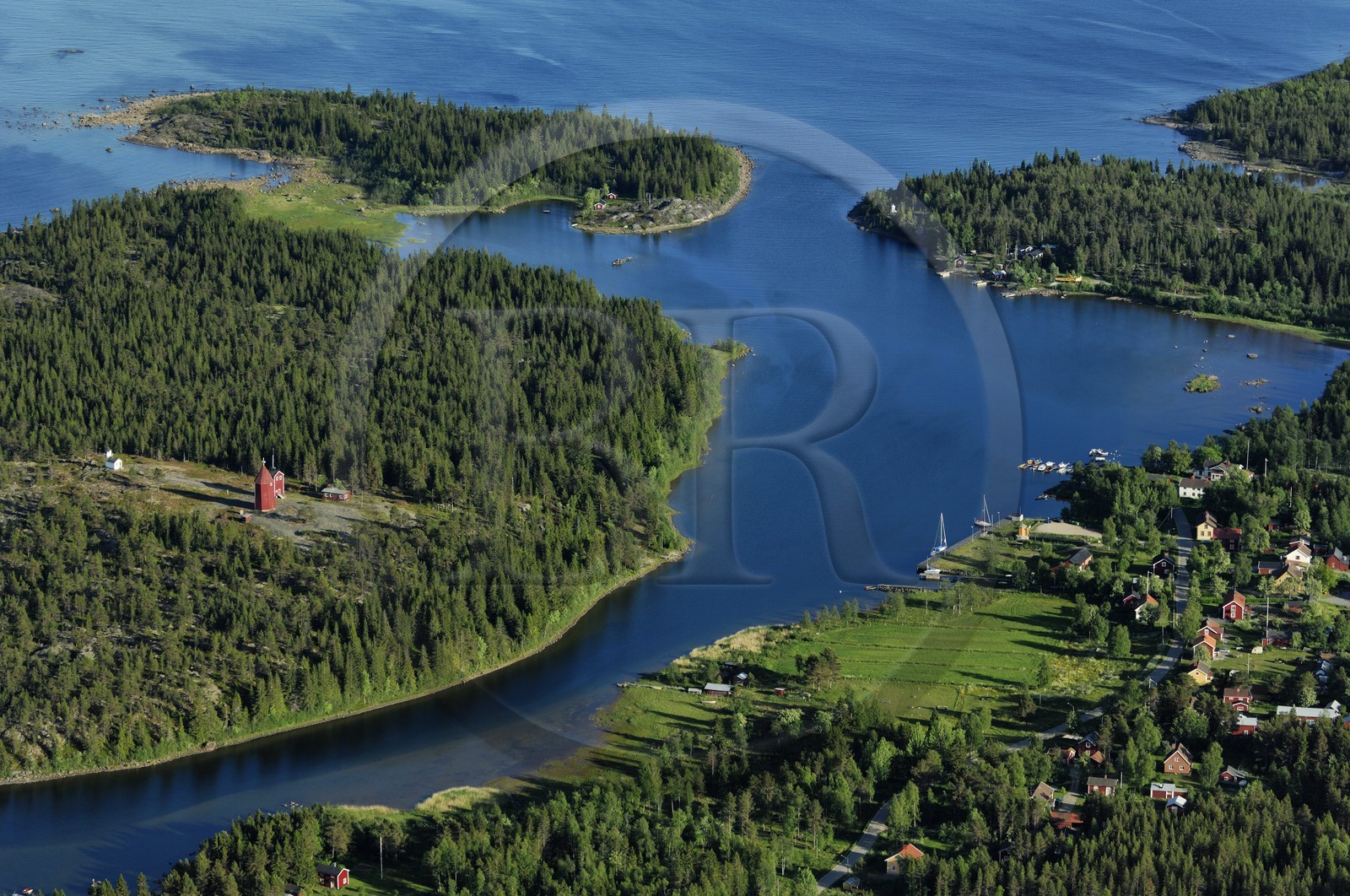 Sweden, Västerbotten County, region of Umea, small harbor of Ratan - Tullgarden south of Bygdea along the Baltic Sea(aerial view)