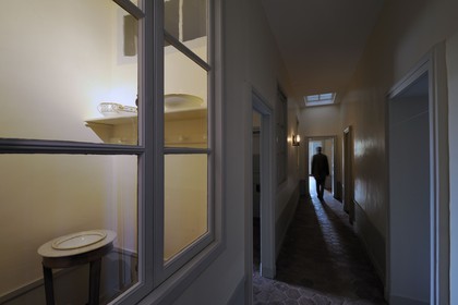 France, Yvelines (78), château de Versailles, classé Patrimoine Mondial de l'UNESCO, le domaine de Marie-Antoinette, le Petit Trianon, couloir au deuxième étage