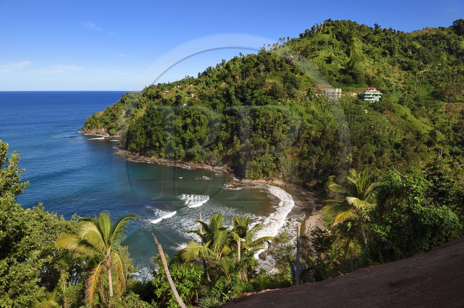 Caraïbes, Ile de la Dominique, Salybia, baie et hameau de Akinson qui marque l'entrée du Territoire Kalinago unique réserve amérindienne de l'archipel des Antilles
