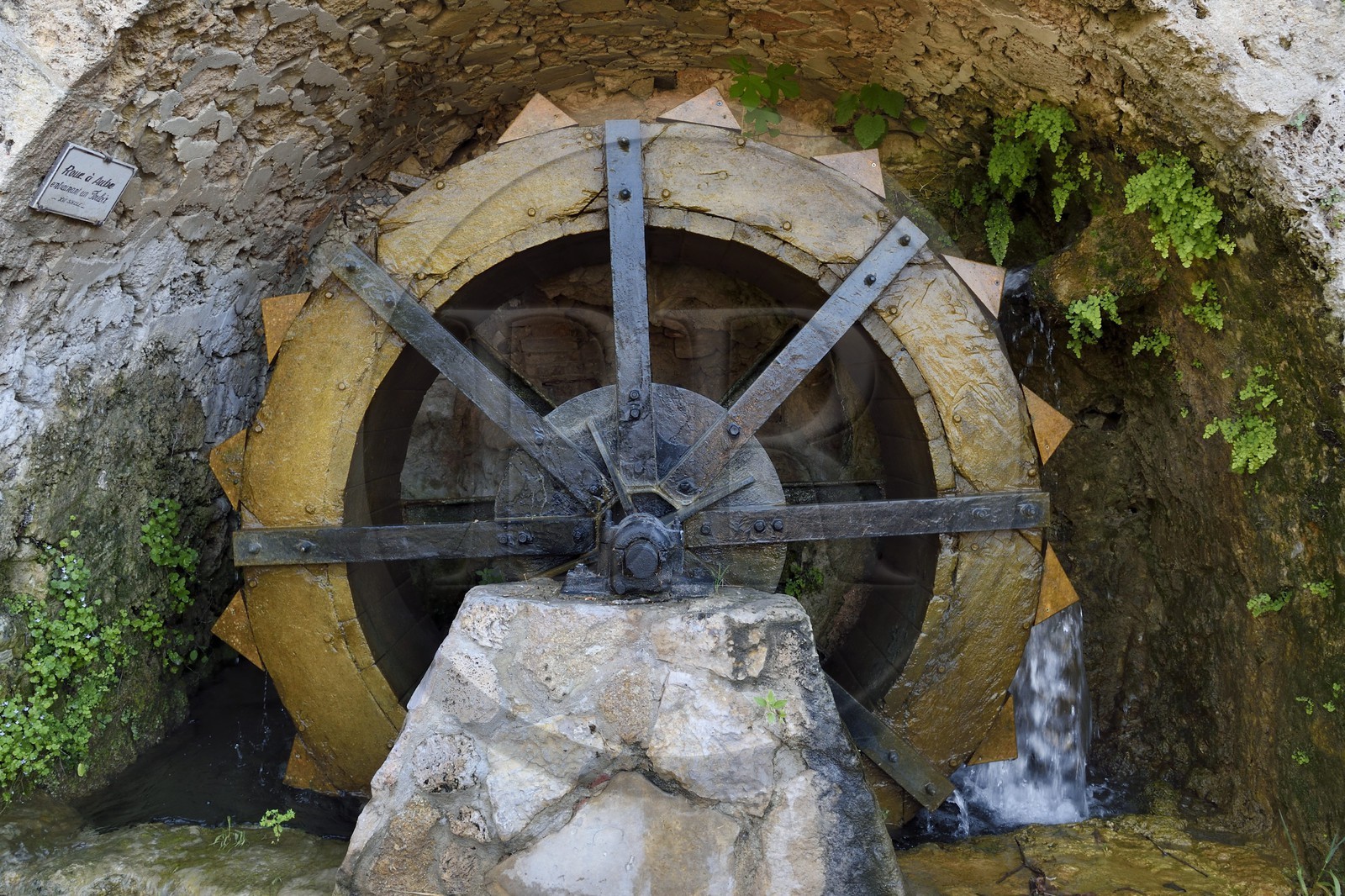 France, Var (83), Provence Verte, Barjols, ancienne roue à aube d'une tannerie du XVIe siècle