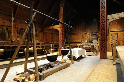 Norvège, Nordland, Iles Lofoten, Vestvagoy, musée viking de Borg sur l'ile de Vestvagoy, reconstruction d'une maison ancienne longue de 83 m