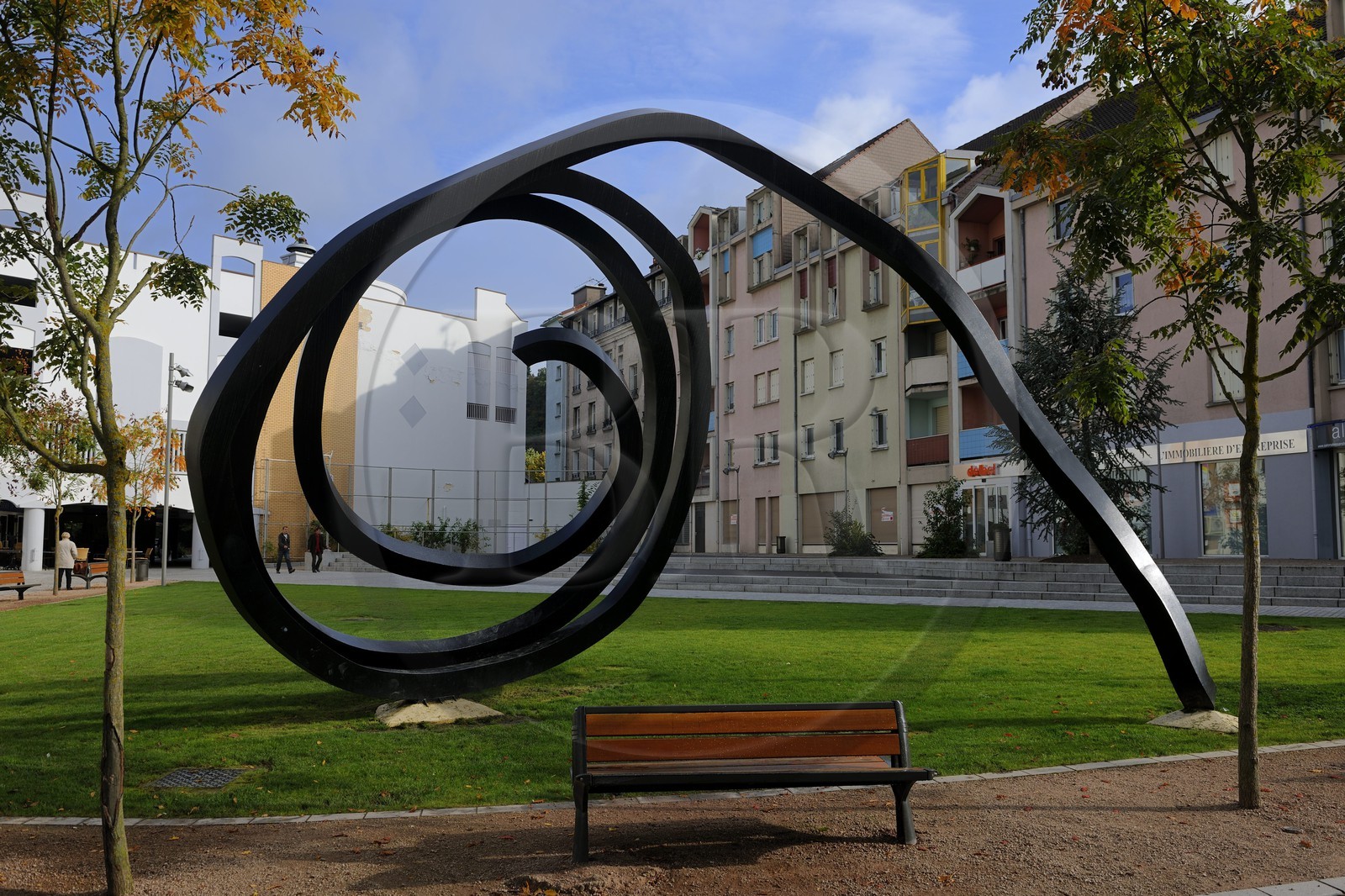 France, Vosges (88), Epinal, sculpture  La Ligne indéterminée  de Bernar Venet