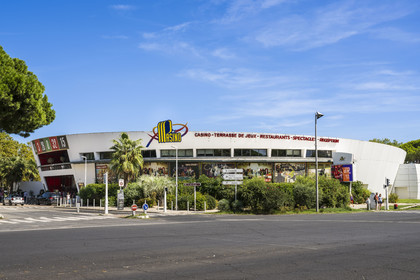 France, Hérault (34), La Grande-Motte, labellisé patrimoine du XXème siècle, le nouveau casino Pasino de l’architecte Yves Raynal