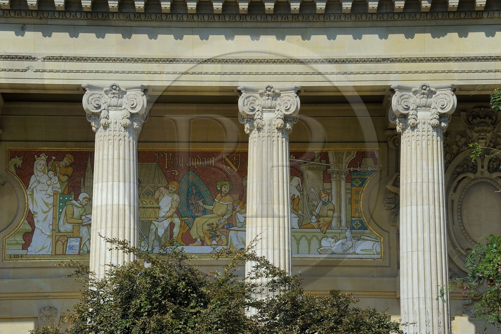 France, Paris, Grand Palais, detail of inside friezes of the peristyle of the main facade designed by Henri Deglane