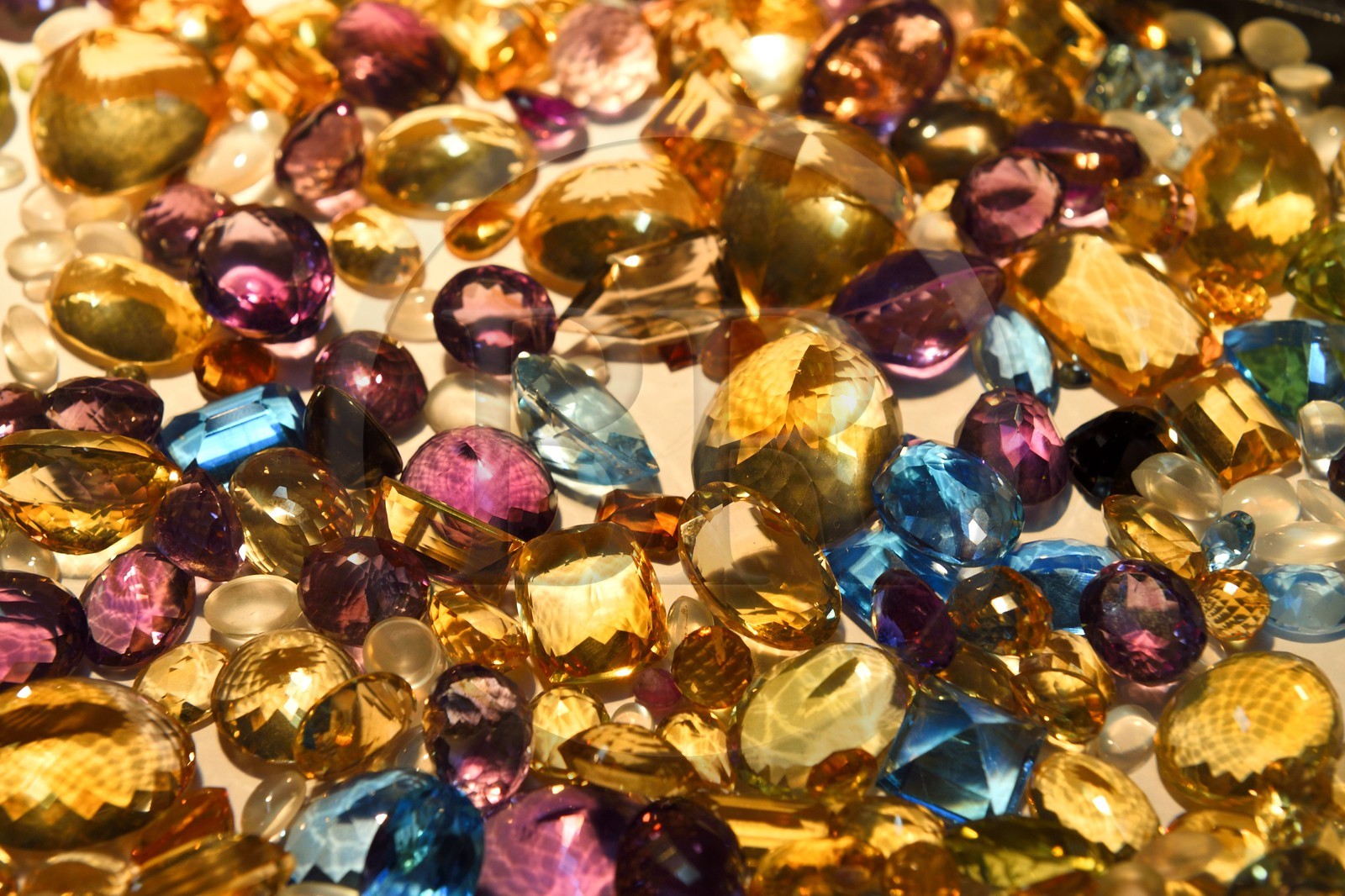 Sri Lanka, Sabaragamuwa Province, Ratnapura, Jem Bank, semi-precious stones (Sapphire, Ruby, Aquamarine, topaz, Amethyst, Garnet ...)