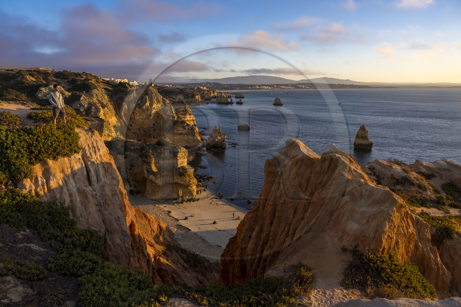 Portugal, Algarve, Lagos, Praia do Camilo beach nestled between steep cliffs not far from Ponta da Piedade