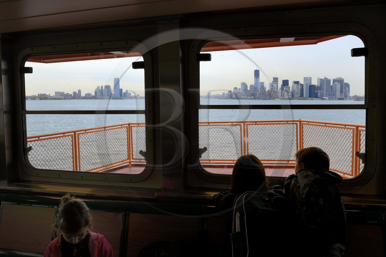 Etats-Unis, New York, pointe Sud de Manhattan, immeubles du Financial District et One World Trade Center (1WTC) vu depuis le Staten Island Ferry
