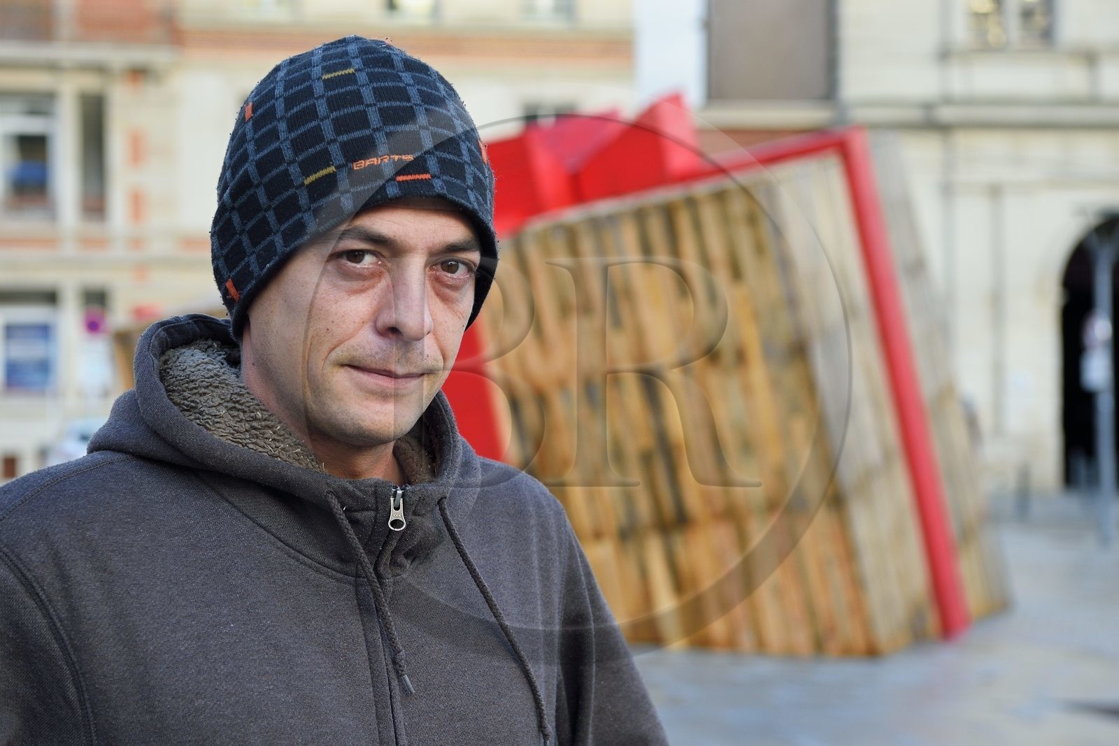 France, Meurthe-et-Moselle (54), Nancy, place du colonel Driant, le Cadeau Tombé du Ciel de l'ébéniste d’art et co-fondateur de L’Atelier 1954 Bastien Ruhland