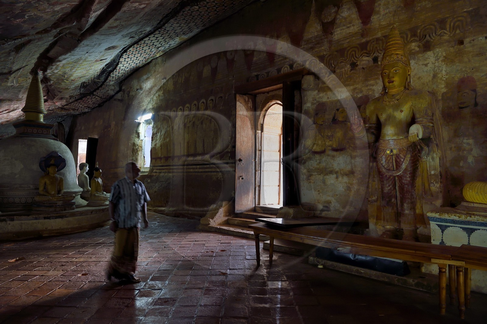 Sri Lanka, Central Province, Matale District, Dambulla, Cave temple, Royal Rock Temple also called Ran Giri (Golden Rock) listed as World Heritage by UNESCO, Cave 2 Maharaja Viharaya is the largest