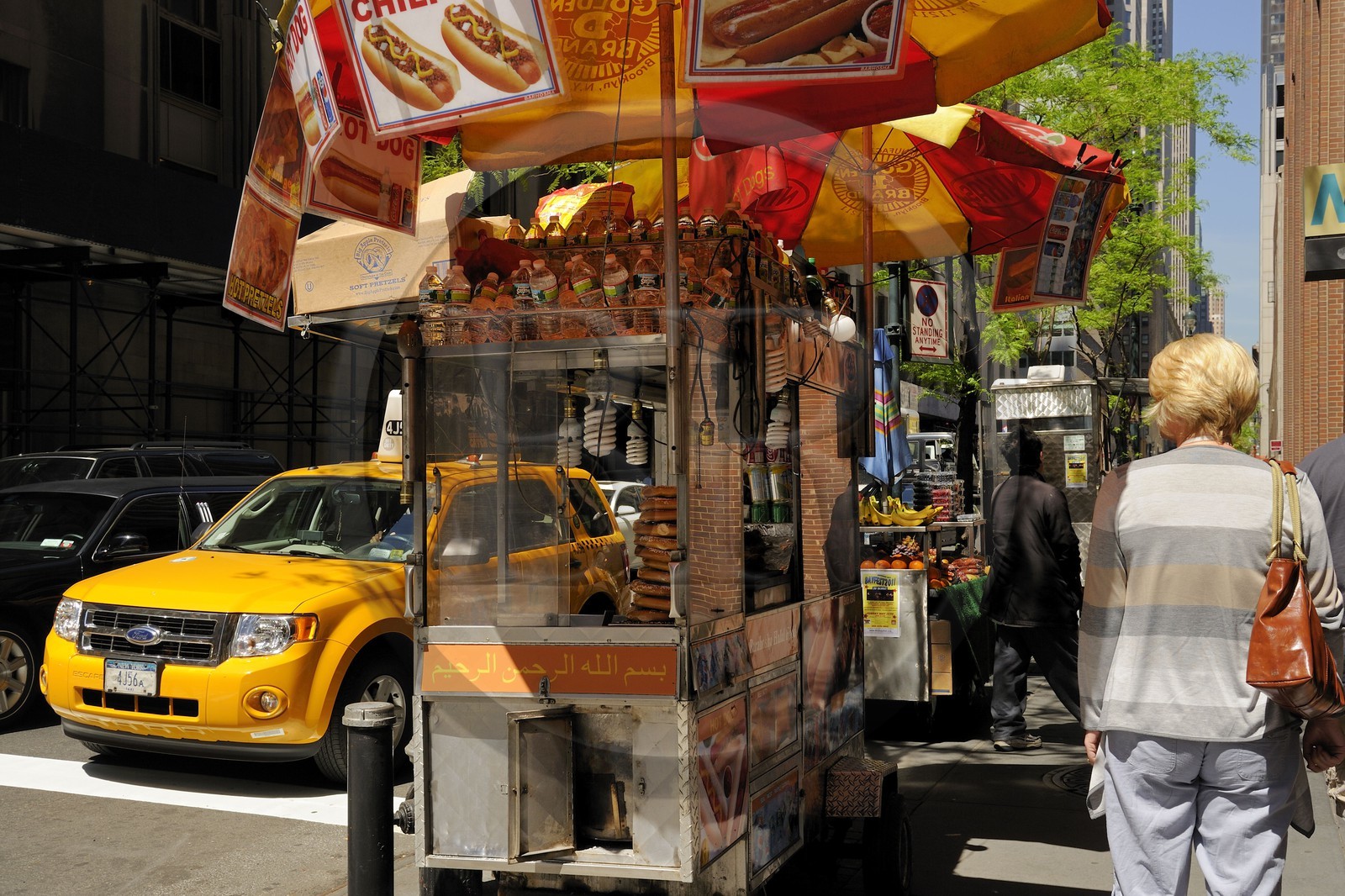 Etats-Unis, New York, Manhattan, Midtown, vendeur ambulant de Hot Dog