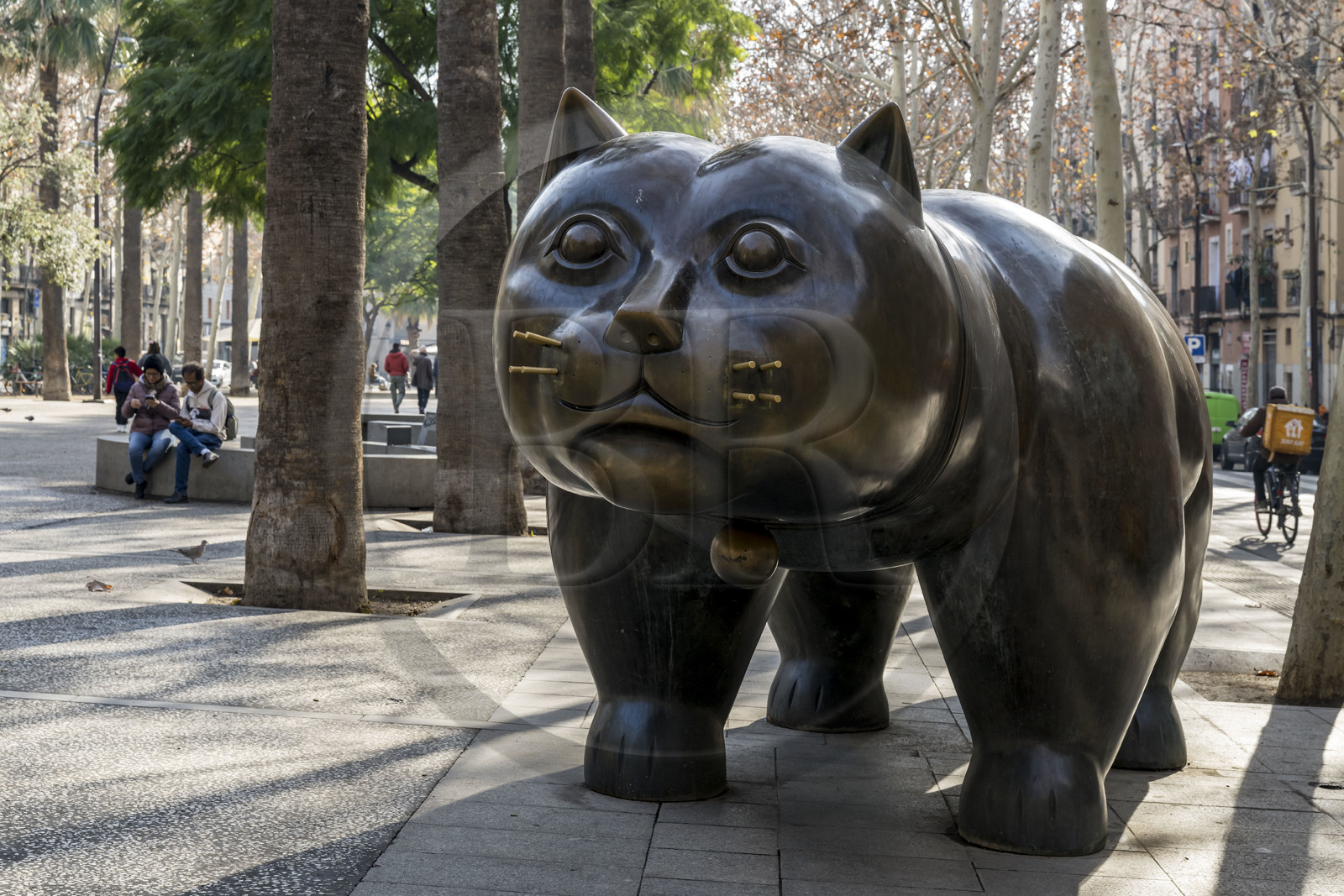 Espagne, Catalogne, Barcelone, quartier de El Raval, le Gros Chat ou Chat du Raval (el gato gordo) sur la Rambla del Raval, sculpture de l'artiste colombien Fernando Botero