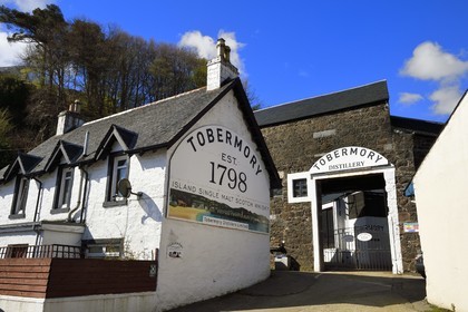 Royaume-Uni, Ecosse, Highland, Hébrides intérieures, Ile de Mull, la ville principale Tobermory, distillerie de whisky