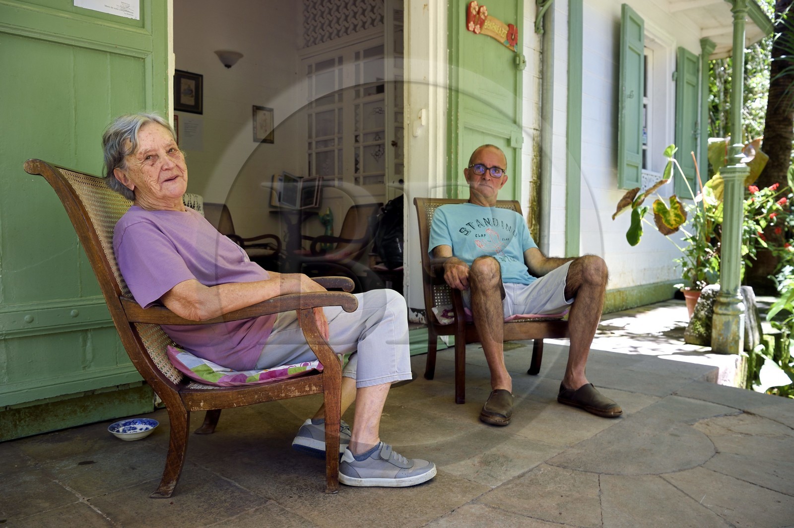 France, Ile de la Reunion, Cirque de Salazie, classé Patrimoine Mondial de l'UNESCO, Hell-Bourg, labellisé les Plus Beaux Villages de France, la Villa ou Maison Folio à l'architecture créole traditionnelle du XIXème siècle, Solange Folio et son fils Jean François Folio