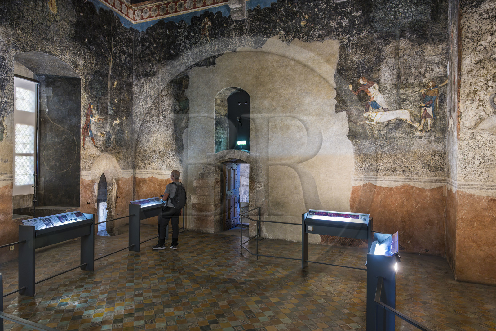 France, Vaucluse (84), Avignon, Palais des Papes classé Patrimoine mondial de l'UNESCO, tour de la Garde-Robe, chambre du Cerf, studium ou cabinet de travail de Clément VI, qui évoque dans un panorama ininterrompu les plaisirs seigneuriaux dont diverses techniques de chasse et de pêches