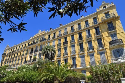 France, Var (83), Hyères, ancien Grand Hotel avenue des Iles d'Or transformé en appartements