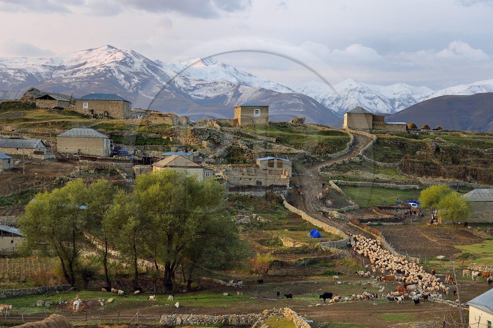 Azerbaïdjan, région de Quba (Guba), chaine de montagne du Grand Caucase, village de Giriz à l'aube