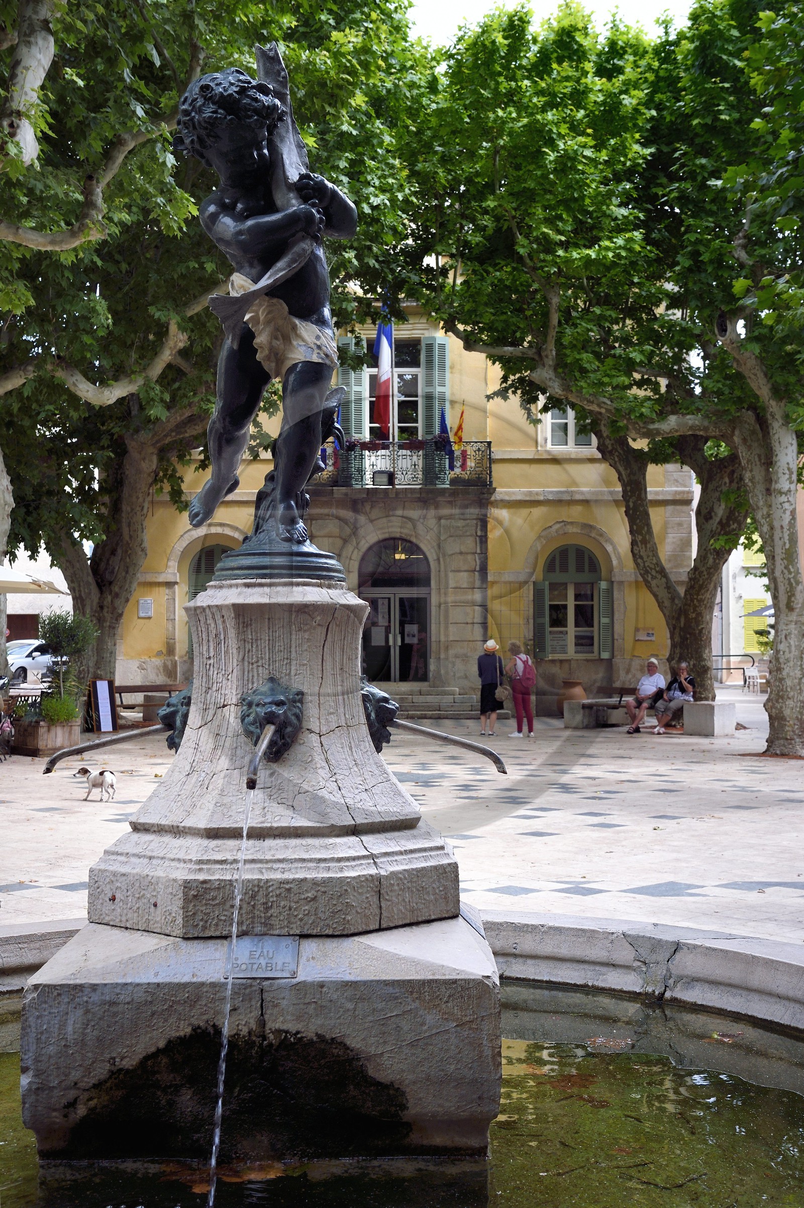 France, Var (83), Massif des Maures, Collobrières, autour de la fontaine de la Place de la Libération